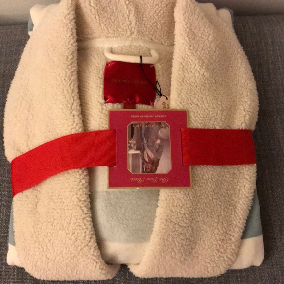 Victoria's Secret Other - Victoria’s Secret robe size Small NWT